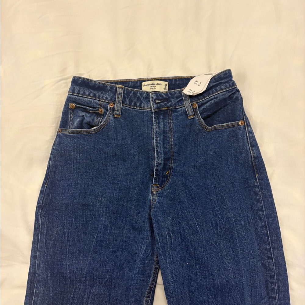 Abercrombie & Fitch curve love mom high rise jeans. Size 2 high waisted denim